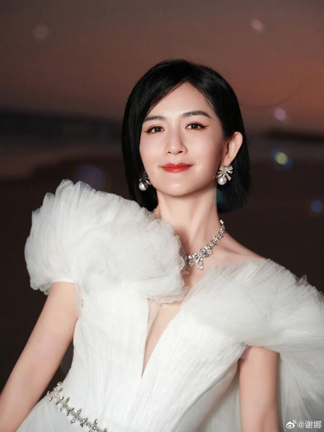 谢娜重回话剧，十三角关系能否再创经典？，谢娜官宣重回话剧舞台，再演经典十三角关系