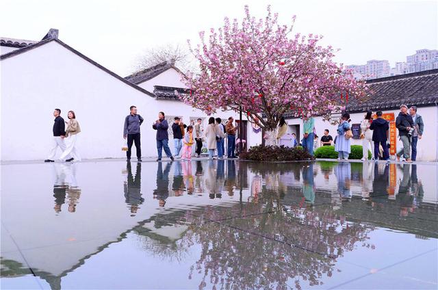 清明小长假，江苏各地消费场景百花齐放，清明江苏消费热：线上线下联动开启经济新引擎