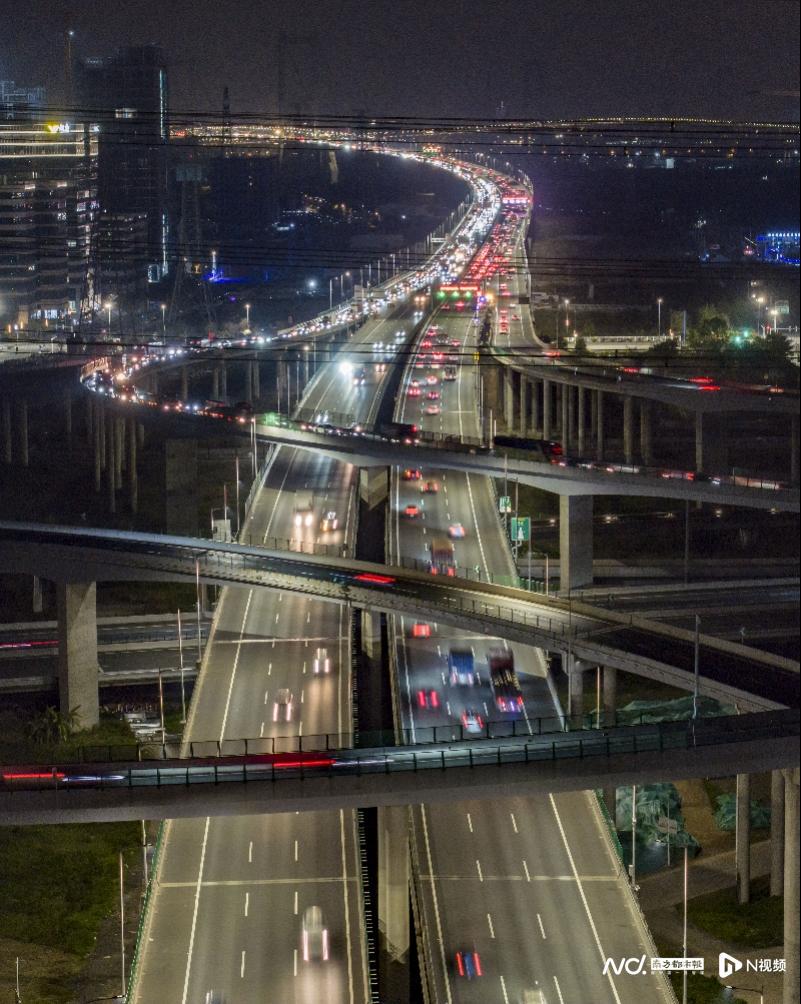 清明首日广东跨区域流动火爆，各交通数据亮眼！，4月4日广东交通大揭秘：跨区域流动人次惊人！