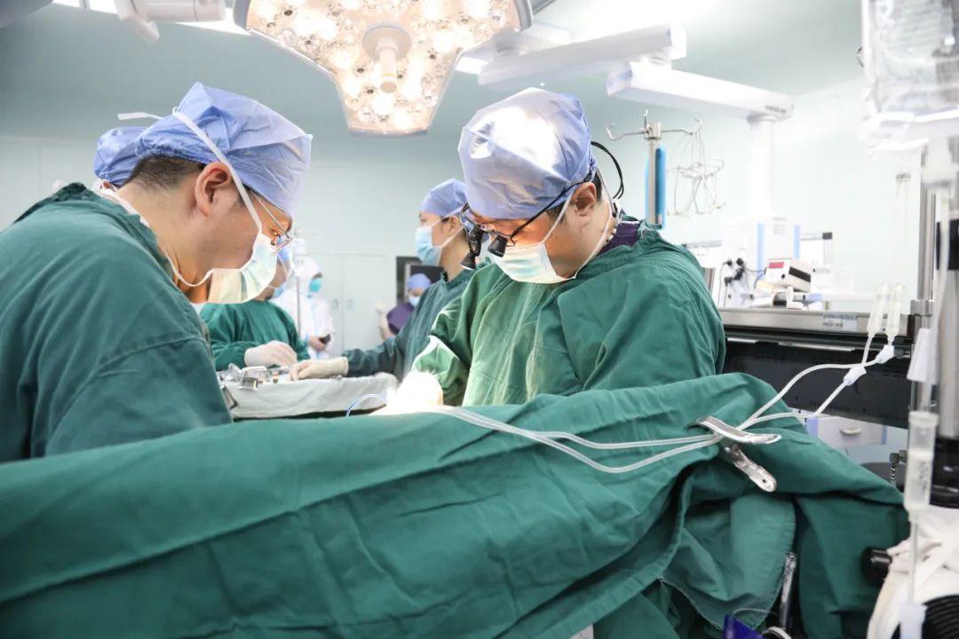 山东一医院“人工心脏”手术再获成功，患者感恩医护团队