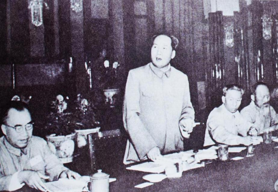 战火中的亲情与荣耀：蔡小东的非凡人生历程，从懵懂学生到身世揭秘：董耀东的传奇人生转折