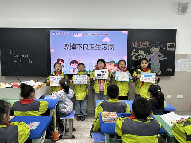 以队会之名，五里堡小学开启卫生习惯培养新篇章，五里堡小学“爱劳动、讲卫生”队会：为学生健康成长保驾护航
