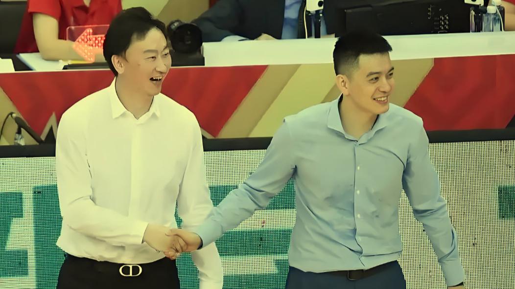 CBA赛场外：刘维伟家务事，杨鸣意外卷入，杨鸣被刘维伟妻子“牵连”，真相究竟如何？