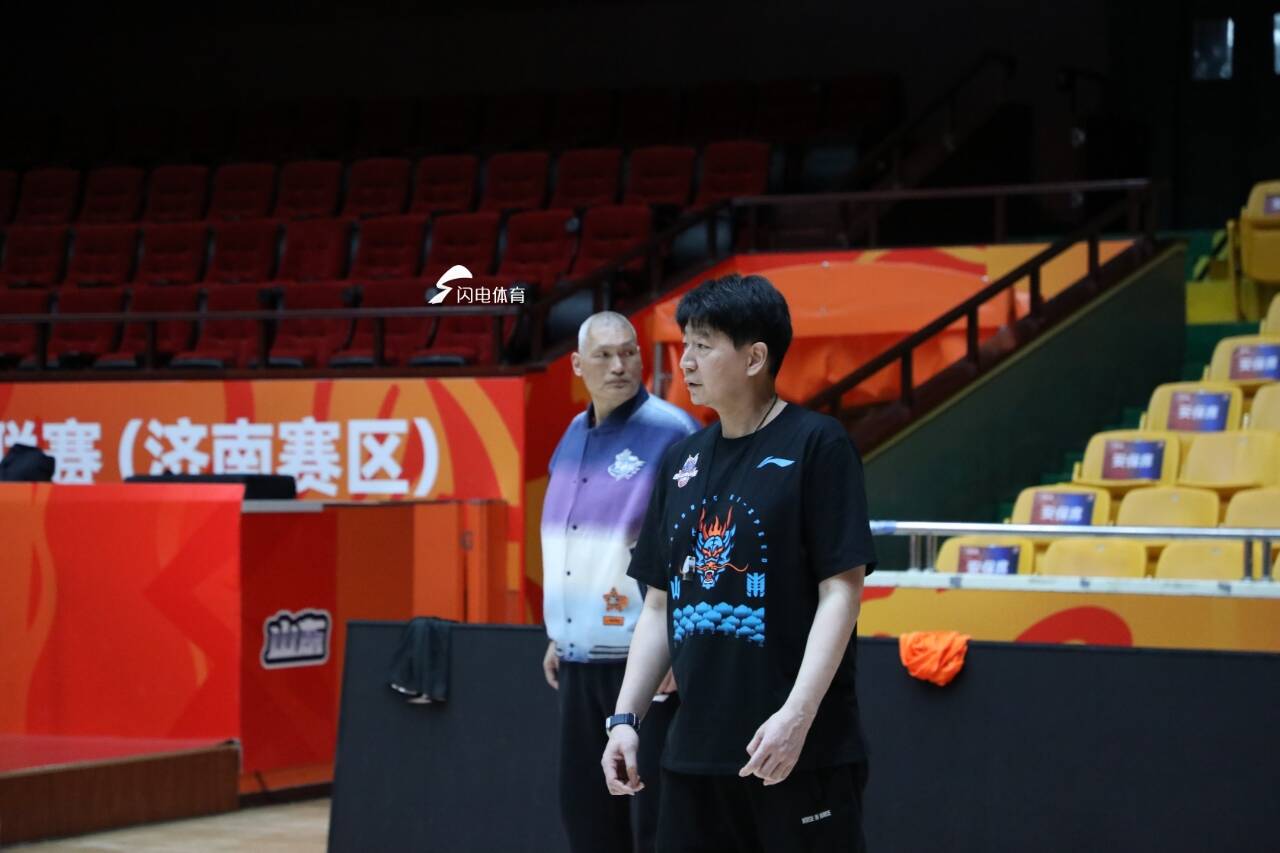 邱彪掌舵，山东男篮季后赛剑指何方？，常规赛4:0成过去，山东男篮季后赛再出发！