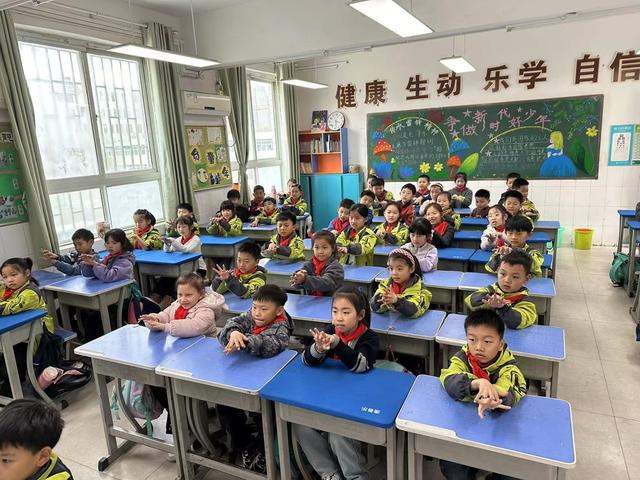 以队会之名，五里堡小学开启卫生习惯培养新篇章，五里堡小学“爱劳动、讲卫生”队会：为学生健康成长保驾护航