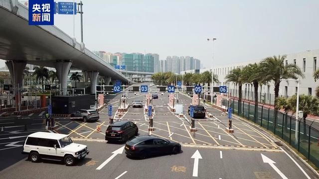 港珠澳大桥珠海公路口岸4月4日进出境车辆大增，海关全力保障通关