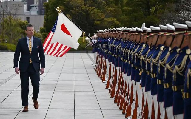 惊！解放军围台军演再升级，“台独”末日来临？ 歼 - 35 首秀台海，解放军围台给了谁一记重拳？