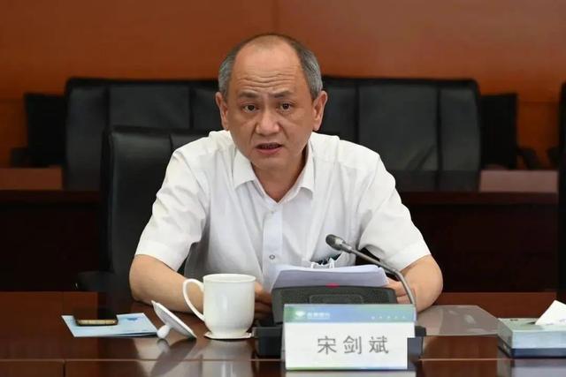 杭州银行行长突然辞职，背后暗藏何种玄机？