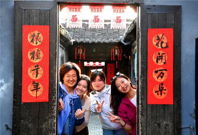 清明小长假，江苏各地消费场景百花齐放，清明江苏消费热：线上线下联动开启经济新引擎