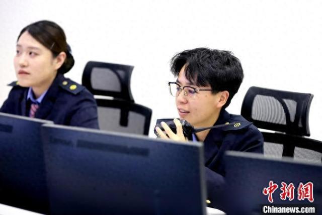 拉萨车站“数字哨兵”：守护高原旅客出行路，“95后”张晶：用坚守照亮拉萨铁路枢纽