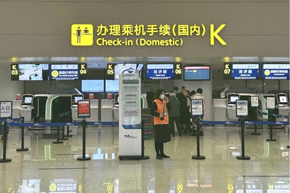 4月5日起国内航司调整燃油附加费，旅客福利来袭 国内航线燃油附加费下调，特殊群体优惠依旧
