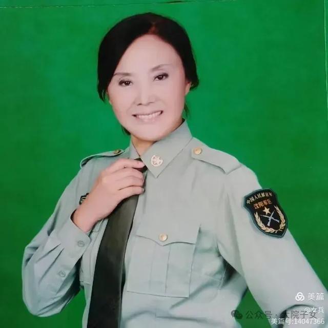 清明时节，透过照片缅怀我的军人老父亲，清明忆军人父亲：岁月照片里的家国深情