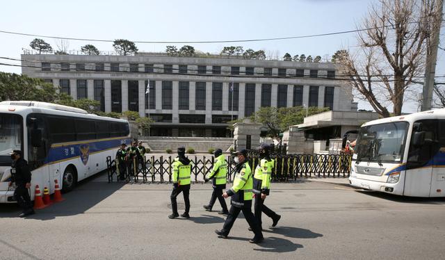 重磅！韩国尹锡悦弹劾案今日宣判，命运几何？，韩国尹锡悦弹劾案宣判，社会裂痕能否弥合？