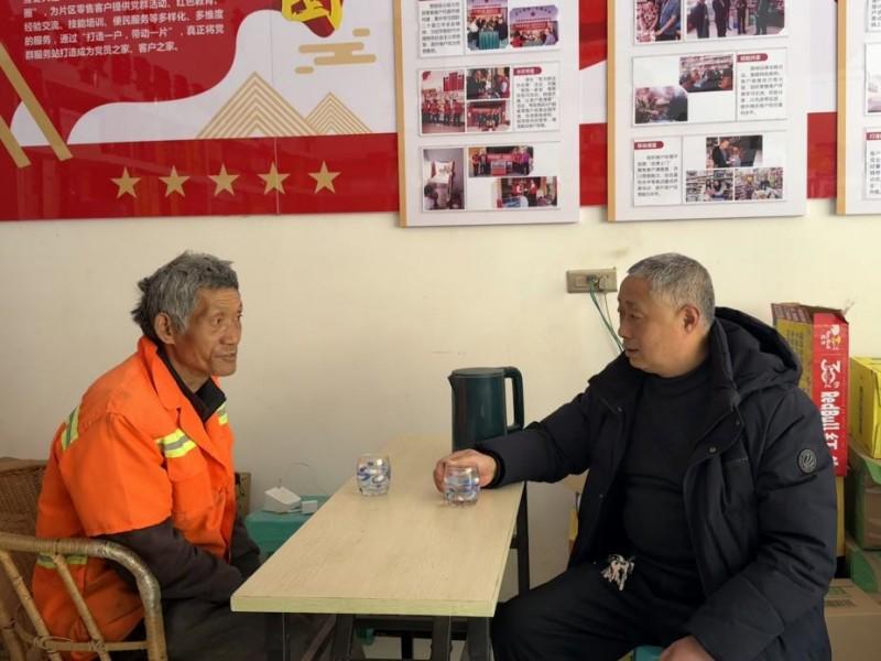 文奉华：用爱心与智慧经营“暖心小店”