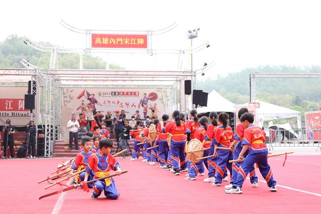 2025高雄内门，厦门翔安宋江阵青少年闪耀两岸阵艺交流舞台 翻山跨海，翔安宋江阵为两岸文化交流添彩