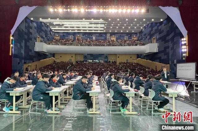 重庆举办整本书思辨读写研讨会，为阅读教学开辟新路径