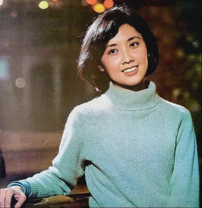 73岁朱琳：挣脱世俗枷锁，在热爱中绽放光芒，朱琳：戏里情深戏外洒脱，73岁活成无龄女神