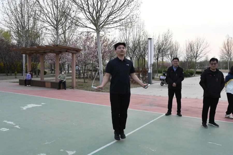 机器狗助阵，惠民县人社局趣味运动会别样精彩