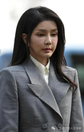 尹锡悦夫妇深陷丑闻，韩国政坛动荡何去何从？，尹锡悦弹劾下台，韩国“总统魔咒”再应验