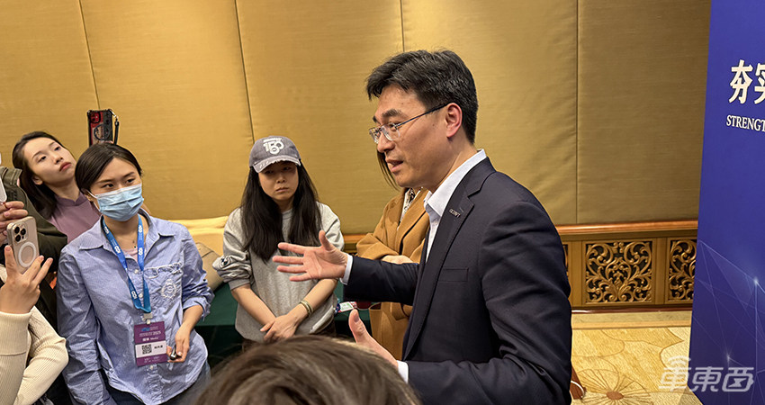 电动汽车百人会论坛，轻舟智航CEO分享智驾见解 智驾浪潮来袭，轻舟智航CEO于骞解读发展新方向