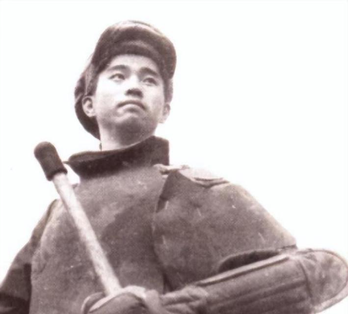 战火中的亲情与荣耀：蔡小东的非凡人生历程，从懵懂学生到身世揭秘：董耀东的传奇人生转折