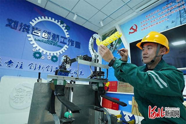 全国首个预绞式地线修补机器人：跨界交流的智慧结晶