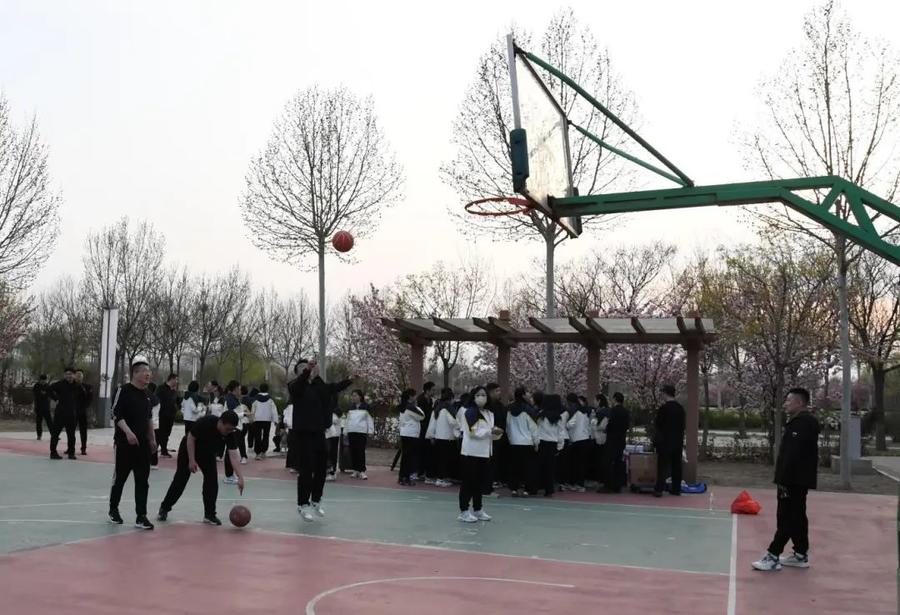 机器狗助阵，惠民县人社局趣味运动会别样精彩