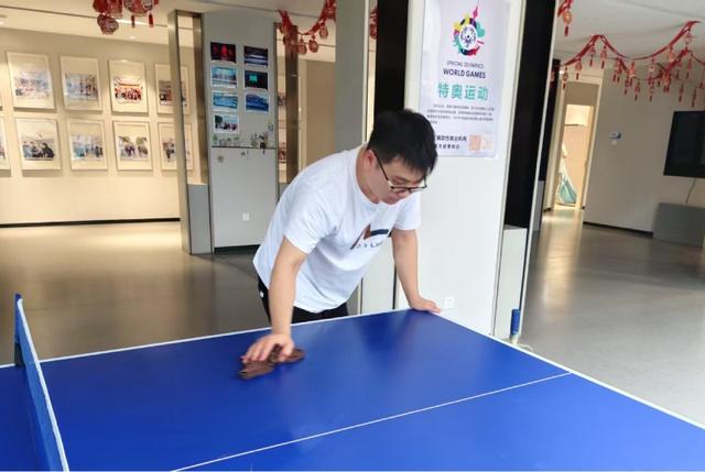 家伟的“独立”逆袭：孤独症青年在母亲守护下拥抱生活，29岁孤独症青年家伟：在母爱助力下开启独立人生