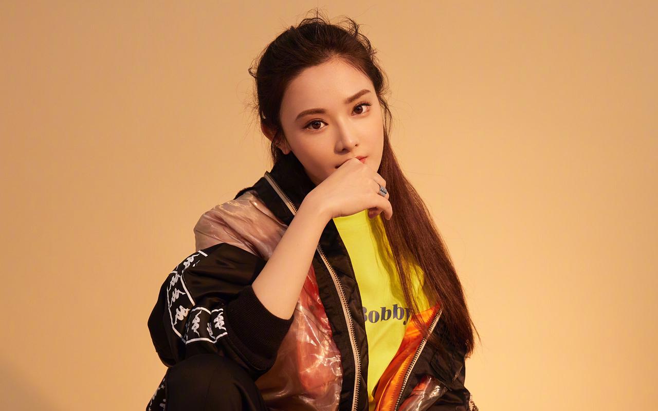 彭小苒勇退，为艺人权益发声！ 彭小苒退赛：娱乐圈真实与规则的碰撞
