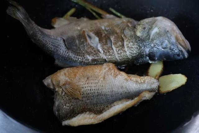 小嘉教你做西湖醋鱼，肉质鲜嫩超开胃！ 解锁西湖醋鱼做法，品尝地方传统名菜的魅力