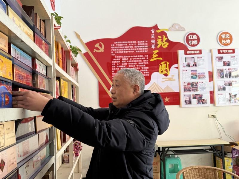 文奉华：用爱心与智慧经营“暖心小店”