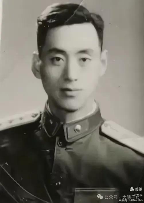 清明时节，透过照片缅怀我的军人老父亲，清明忆军人父亲：岁月照片里的家国深情
