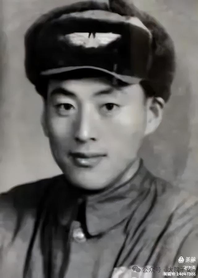 清明时节，透过照片缅怀我的军人老父亲，清明忆军人父亲：岁月照片里的家国深情