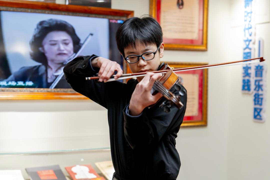 上海徐汇奏响跨越中西的音乐华章，开启文化新体验 徐汇音乐展览：传统与现代碰撞，中西文化共鸣
