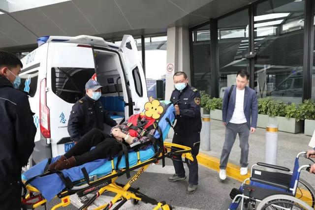 80岁香港籍老人沪上返乡记：多部门跨越1500公里的温暖接力 沪港跨越1500公里，爱心接力助80岁老人返乡安度晚年