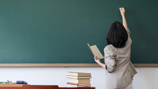 射洪教师砸学生手表事件：教育惩戒需依法而行，射洪学校事件：教育应回归尊重与法治