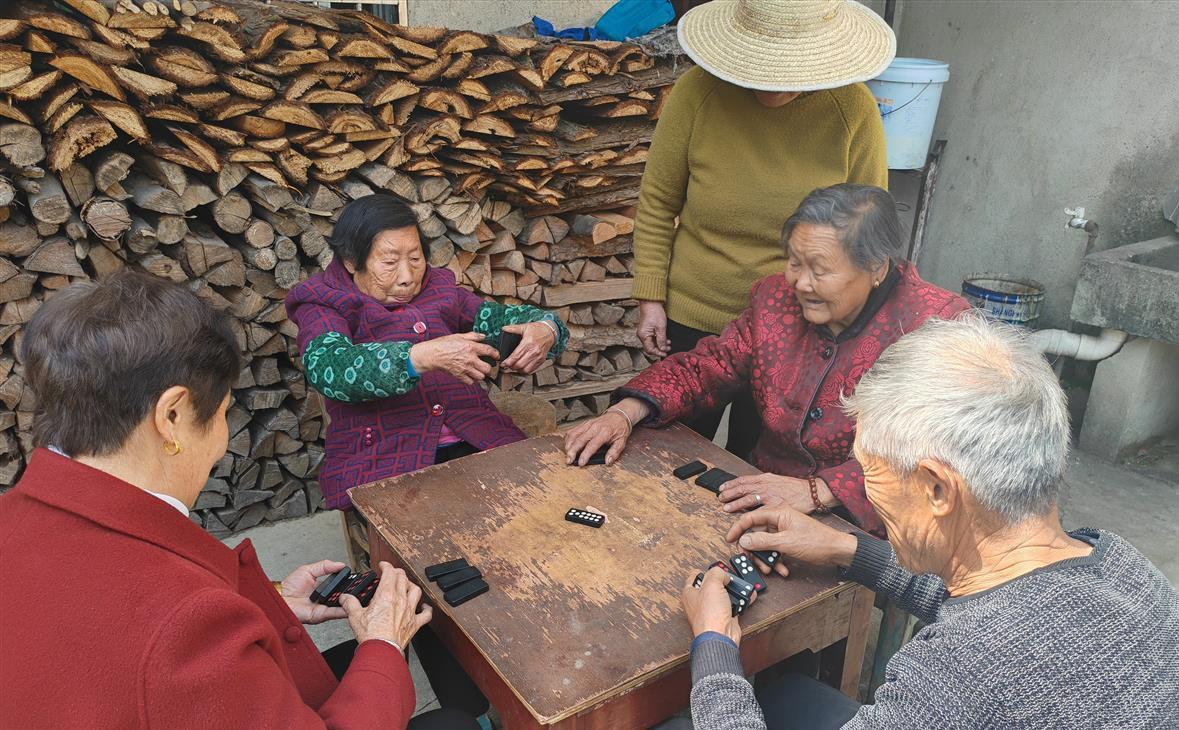 105岁网红奶奶活力秘诀大揭秘，探秘105岁刘冬霞奶奶的长寿生活密码